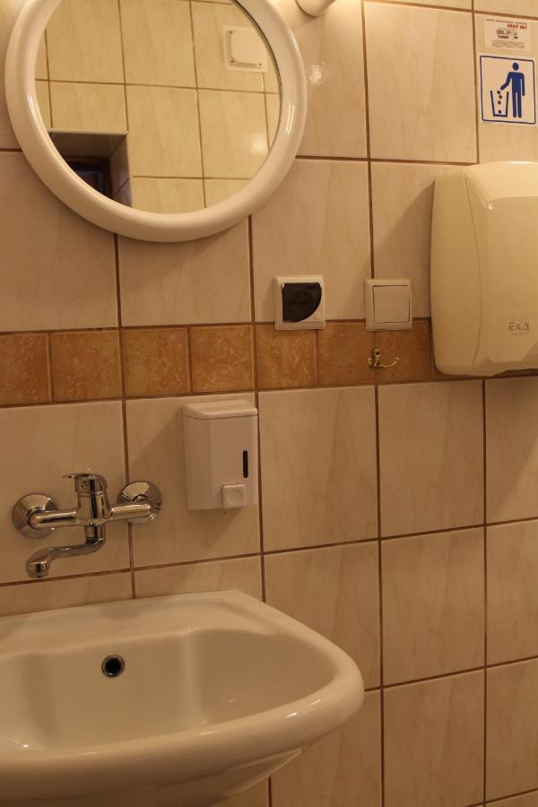 Bar Malwa Motel Aleksandrów Łódzki Eksteriør billede