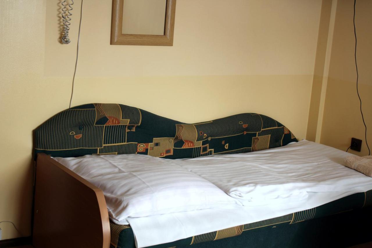 Bar Malwa Motel Aleksandrów Łódzki Eksteriør billede